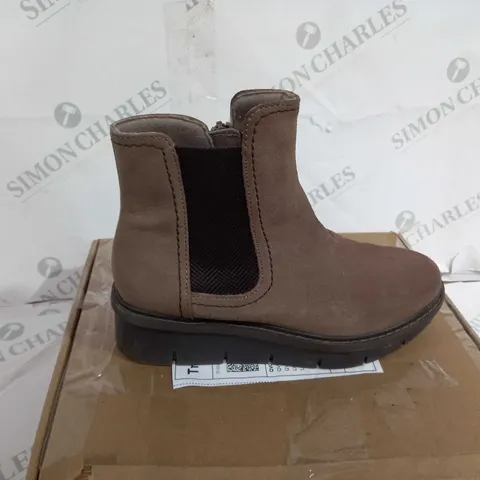 BOXED PAIR OF COLLECTION BY CLARKS AIRABELL MOVE SUEDE BOOTS IN PEBBLE COLOUR SIZE 3