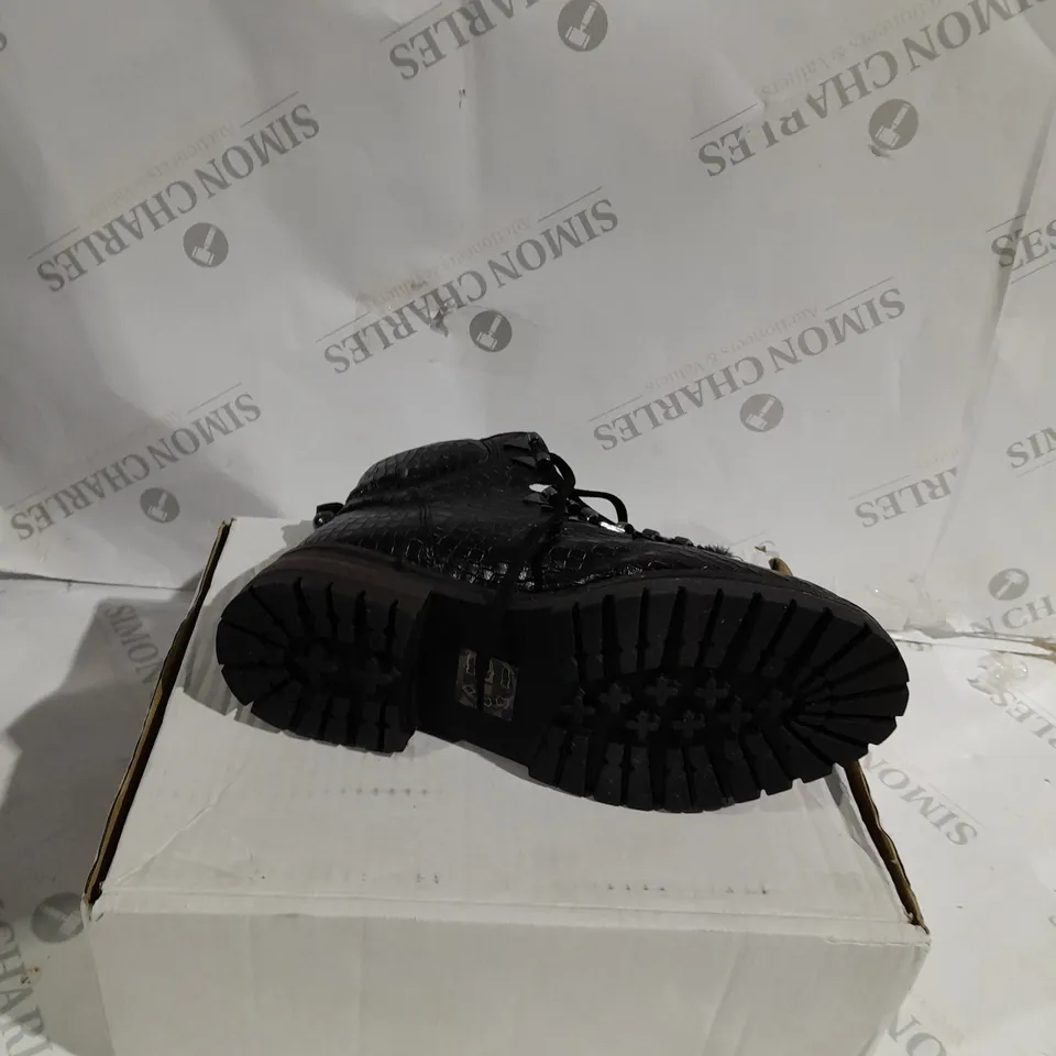 MODA IN PELLE CHIKKARA LACE UP HIKING BOOT (BLACK, SNAKE), SIZE 6 UK