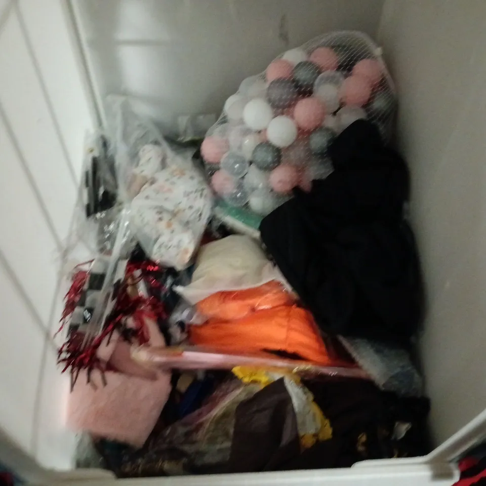 LARGE QUANTITY OF ASSORTED TOYS, GAMES AND CRAFT ITEMS TO INCLUDE WOODEN ABACUS, IRONMAN HELMET AND PLAYBALLS