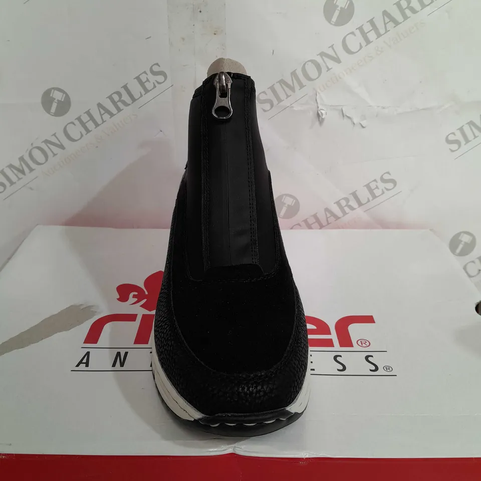 HIGH TOP TRAINER BLACK SIZE 4