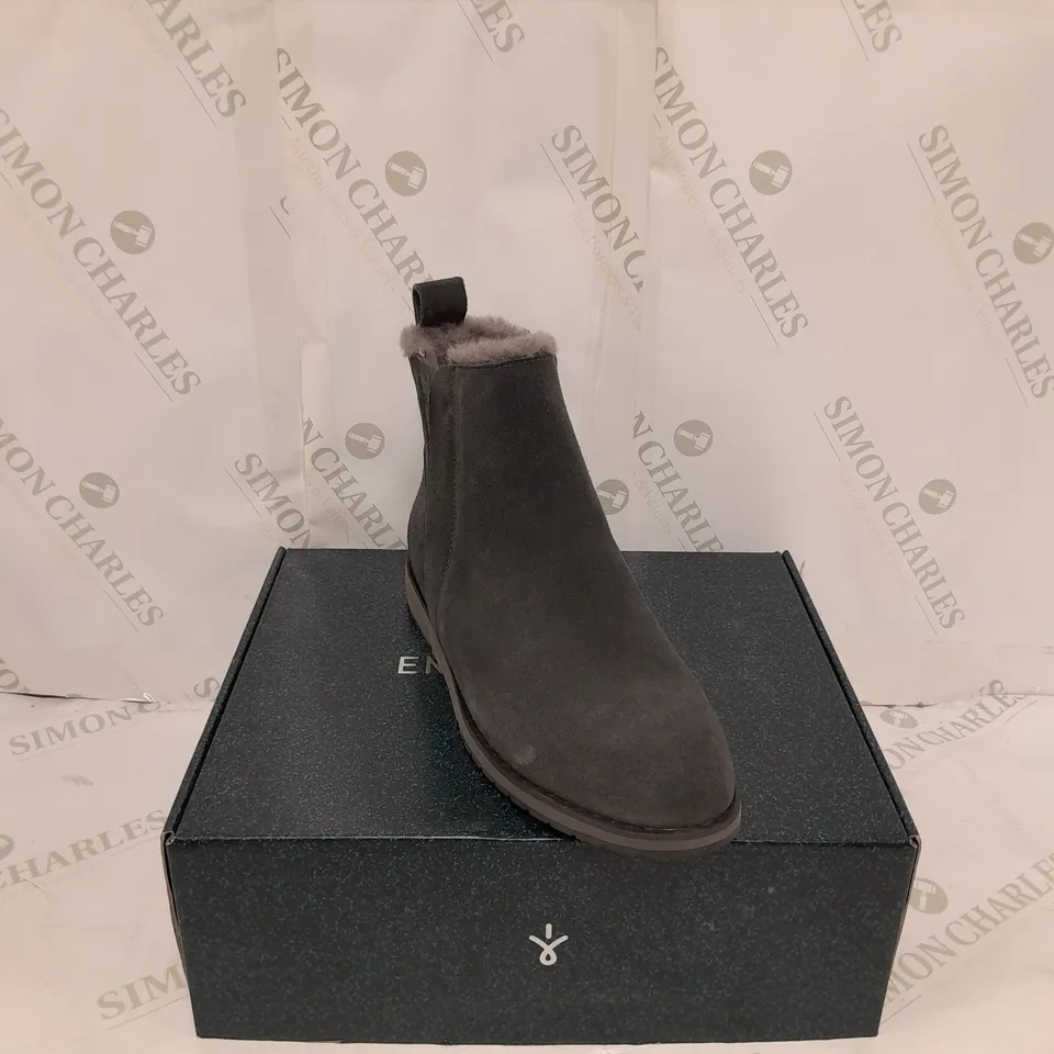 BOXED EMU PANU BOOTS, DARK GREY - SIZE 7