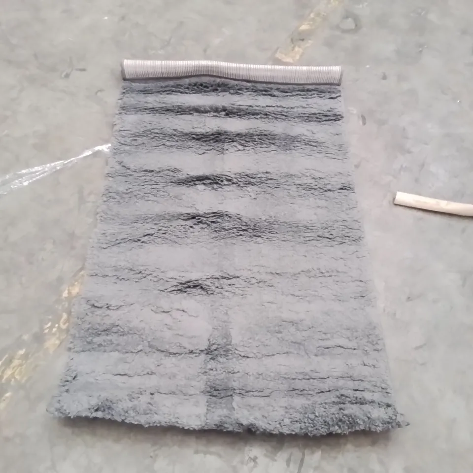 QUALITY DESIGNER AREA RUG - APPROXIMATELY 150X80CM