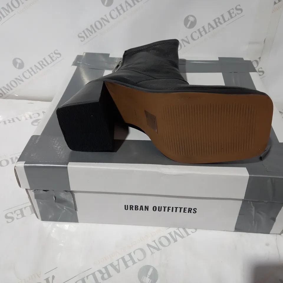 URBAN OUTFITTERS HEEL SOCK ANKLE BLACK SIZE 3