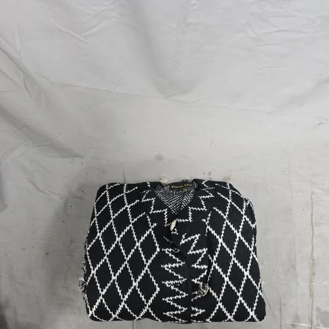 UK L/XL FRANK USHER KNIT CARDIGAN – BLACK & WHITE DIAMOND PATTERN