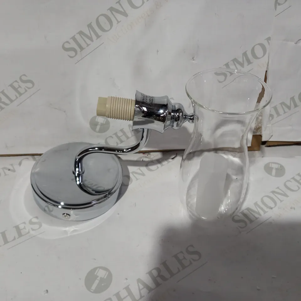 BOXED VESTRY 1 LT IP44 WALL BRACKET - POLISHED CHROME FINISH CLEAR & WHITE GLASS (COLLECTION ONLY)