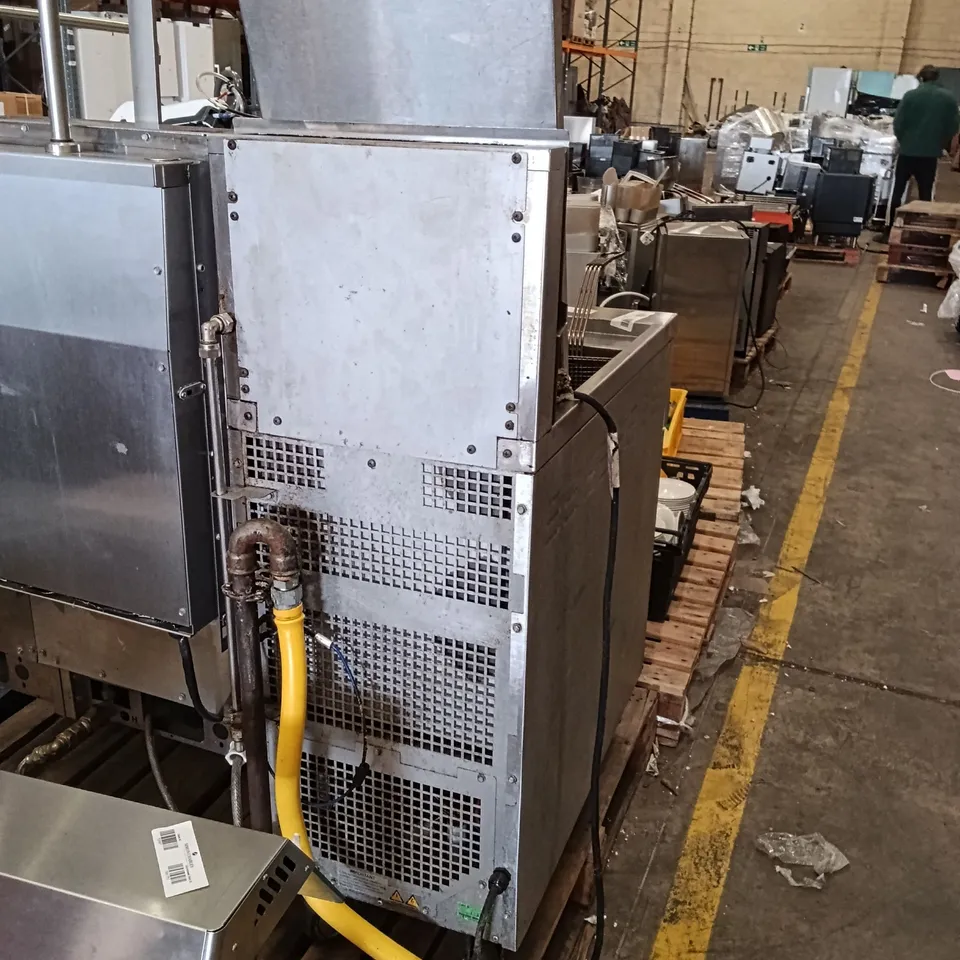 FALCON G401F COMMERCIAL TWIN BASKET GAS FRYER WITH OIL FILTRATION