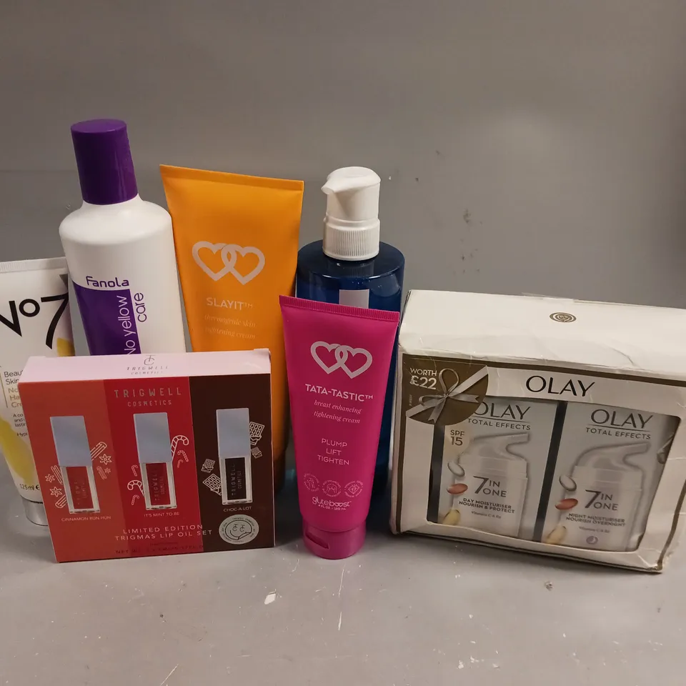 LOT OF APPROX 7 HEALTH AND BEAUTY ITEMS TO INCLUDE LIP OIL AND SKINCARE OLAY