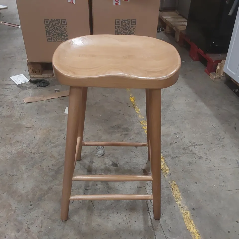 DESIGNER SOLID WOOD SHAKER BAR STOOL