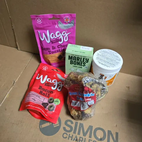 APPROXIMATELY 12 ASSORTED DOG FOOD & SUPPLIES TO INCLUDE MARLEY BONES LUSH LAMB, ROAST KNUCKLE BONE, WAGG TREATS BACON ROLL, ETC