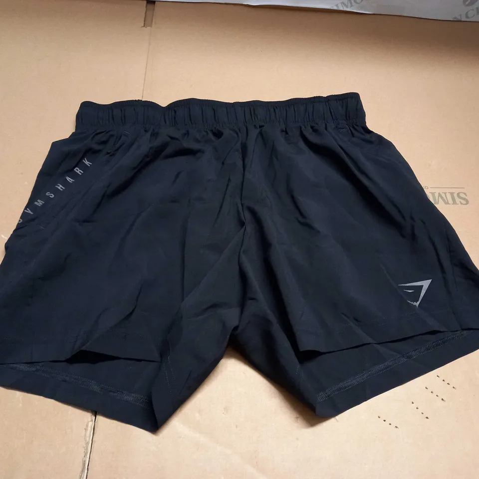 GYMSHARK TRAINING SHORTS SIZE L