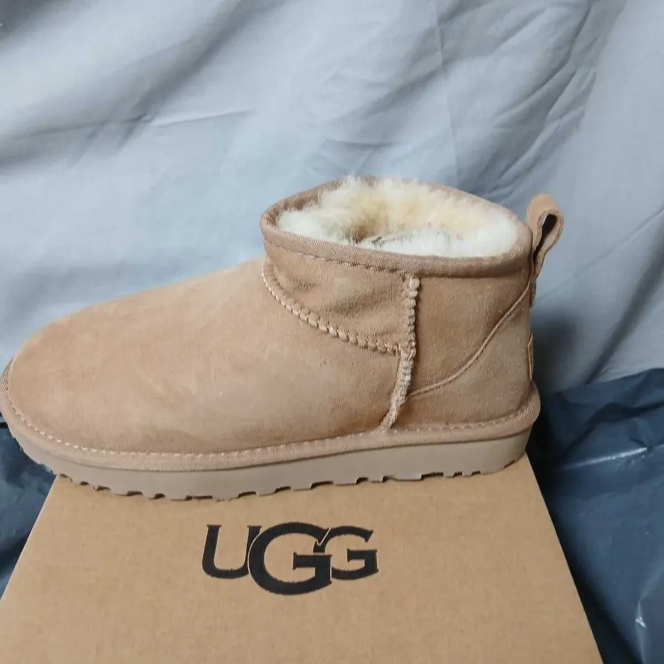 UGG TAN SUEDE BOOTS WITH SHEARLING LINING SIZE 7