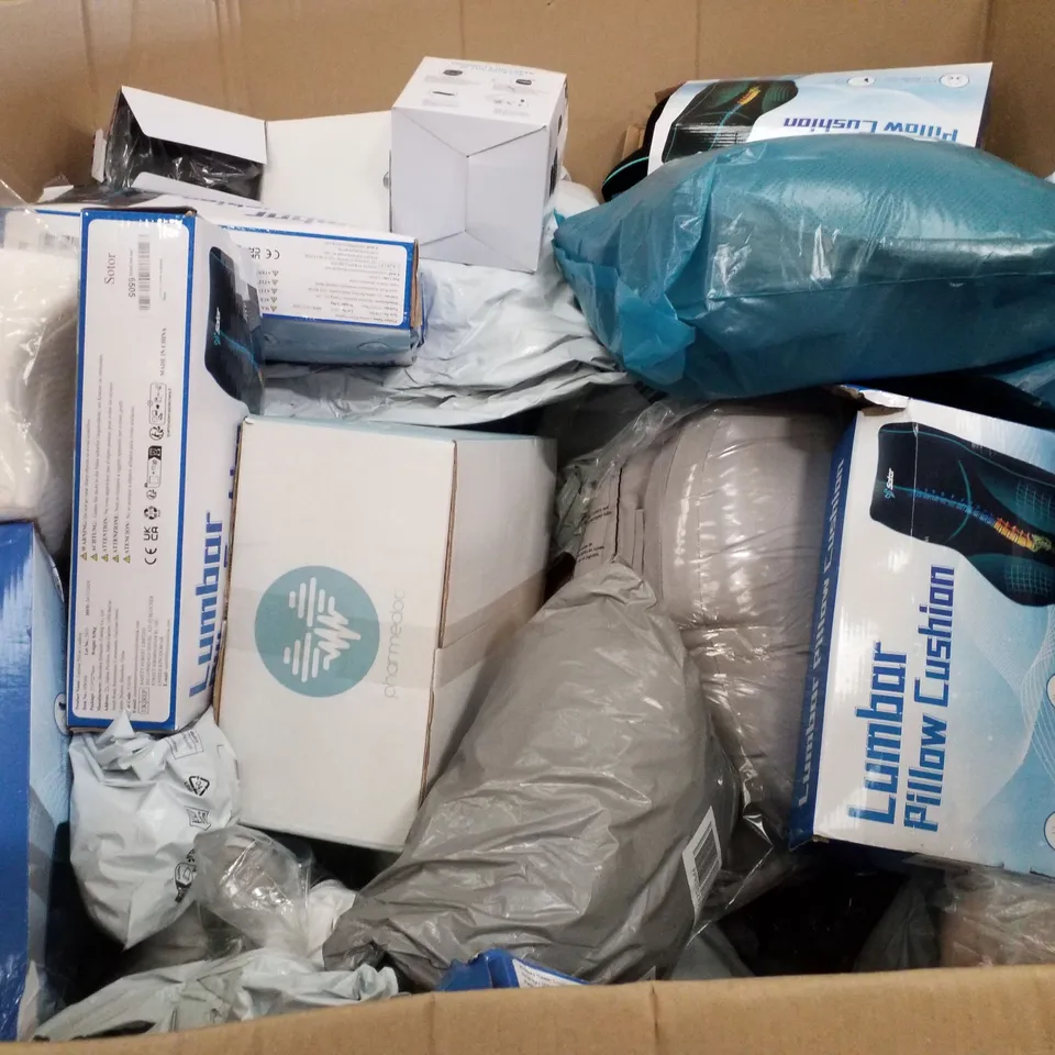 PALLET CONTAINING ASSORTED PILLOWS & CUSHIONS