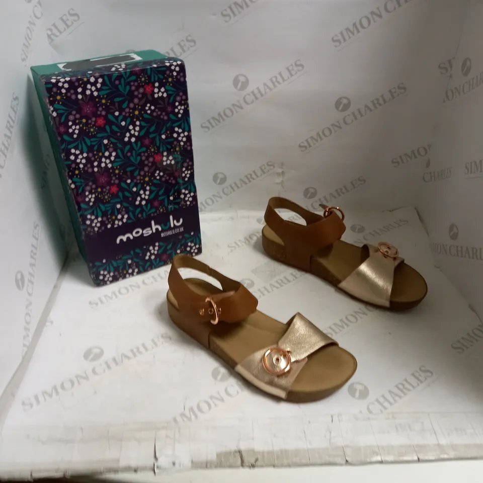 MOSHULU HOTTER BROWN SANDALS SIZE 7 1/2