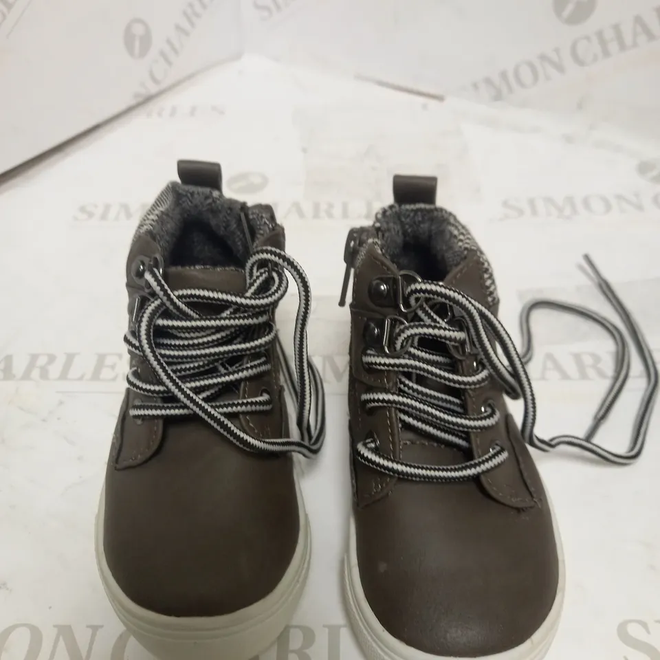 RIVER ISLAND HIGH TOP LACE UP CHILD'S BOOT WITH INTERNAL ZIP FASTENING UK C5