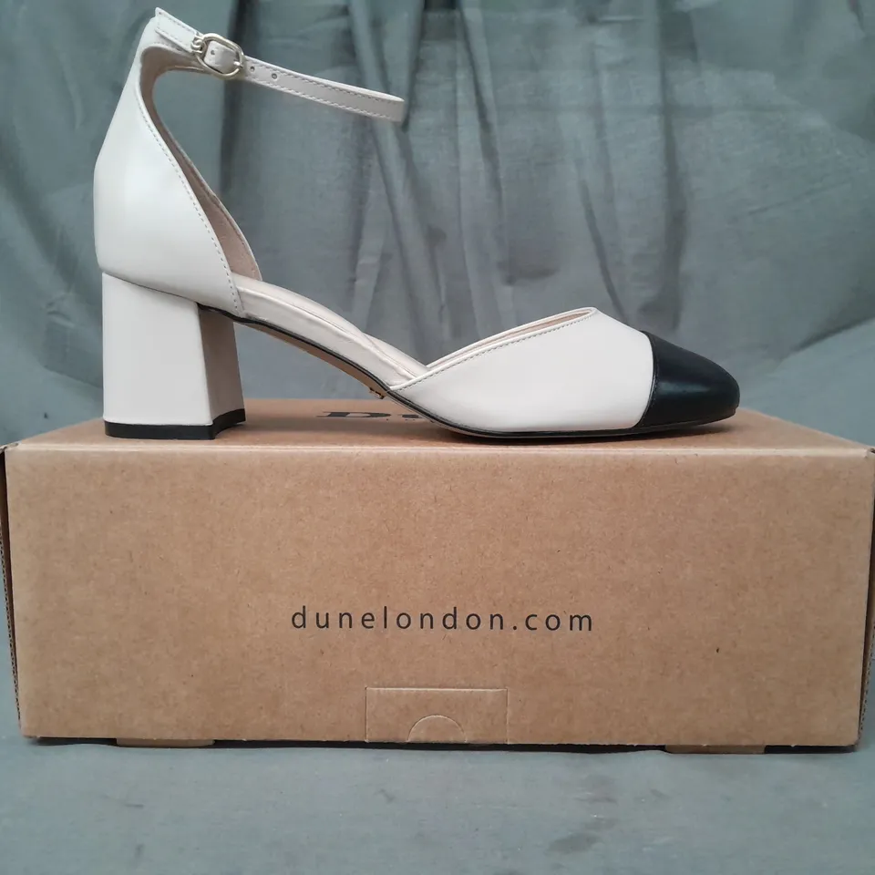 BOXED PAIR OF DUNE LONDON 2 PART TOE CAP BLOCK HEEL SANDALS IN CREAM SIZE 4