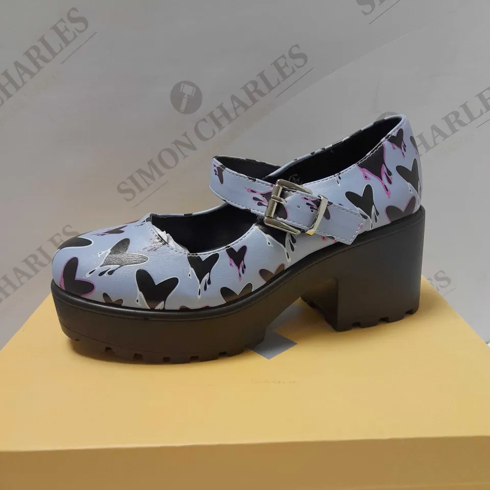 KOI HEART ACHER MARY JANES BLUE PU/DRIPPY HEARTS SHOES - SIZE 4 
