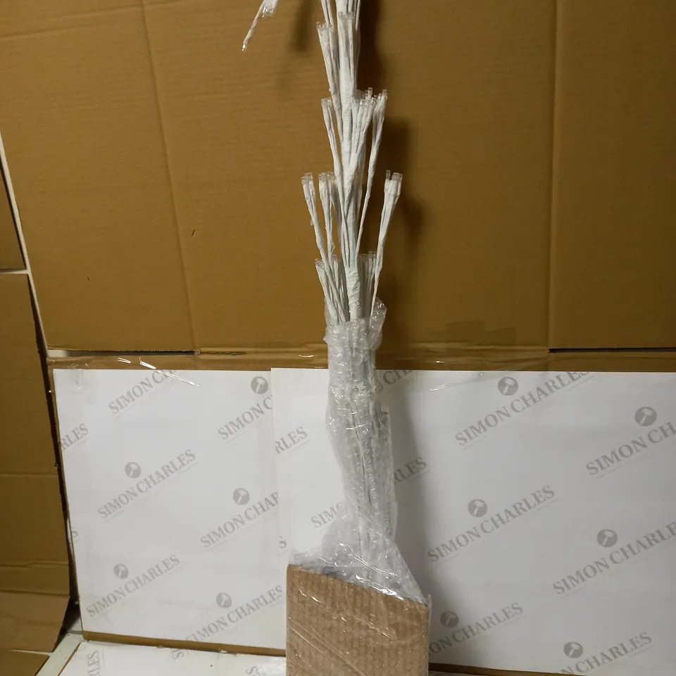 OUTDOOR/INDOOR STARBURST TWIG 5 FT CHRISTMAS TREE