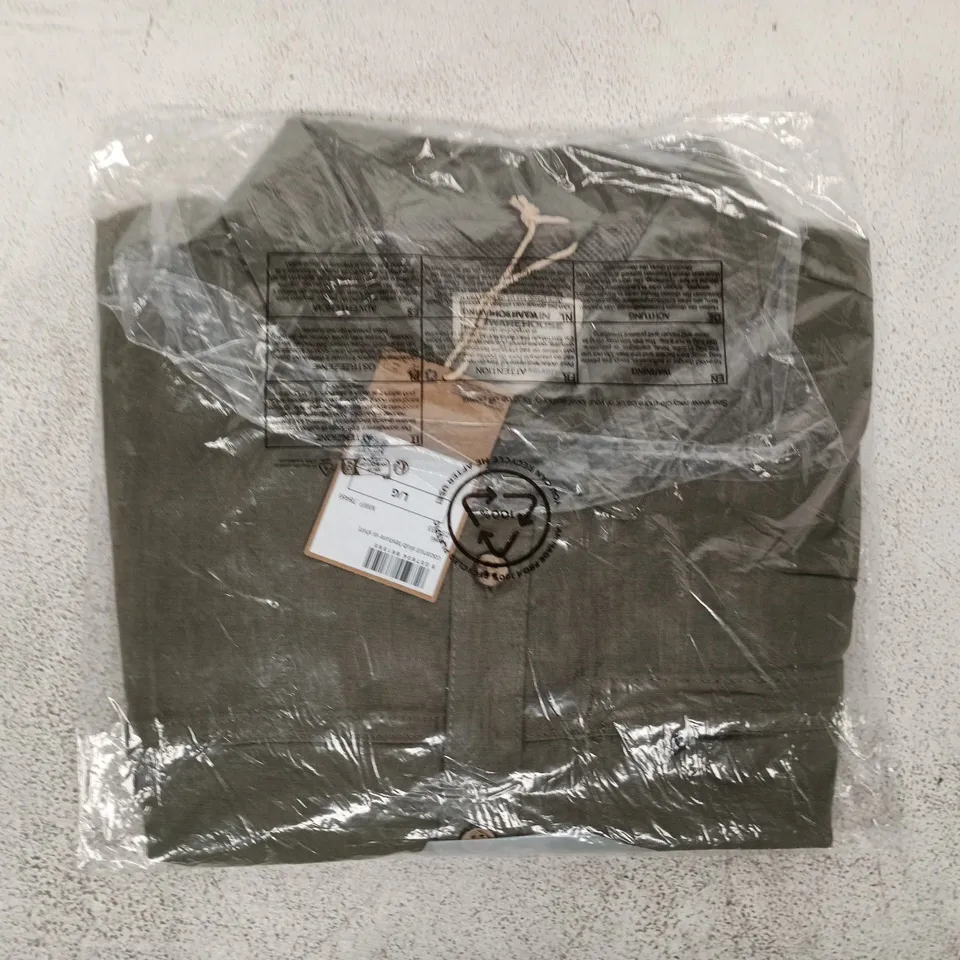 BAGGED MOUNTAIN WAREHOUSE COCONUT SLUB TEXTURE SHORT SLEEVE SHIRT IN KHAKI SIZE LARGE