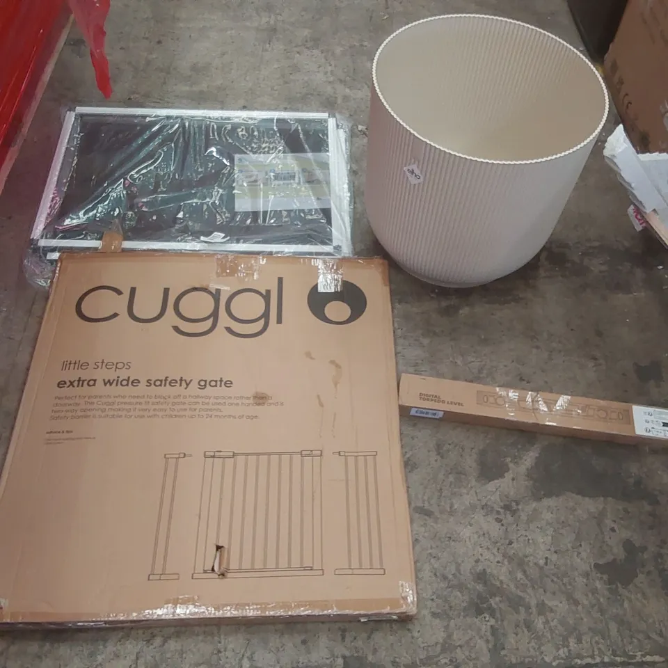 PALLET CONTAINING A VERY LARGE QUANTITY OF ASSORTED ITEMS INCLUDING: SAFETY GATE, WINDOW SCREENS, LARGE PLANTS, DIGITAL TORPEDO LEVEL ECT