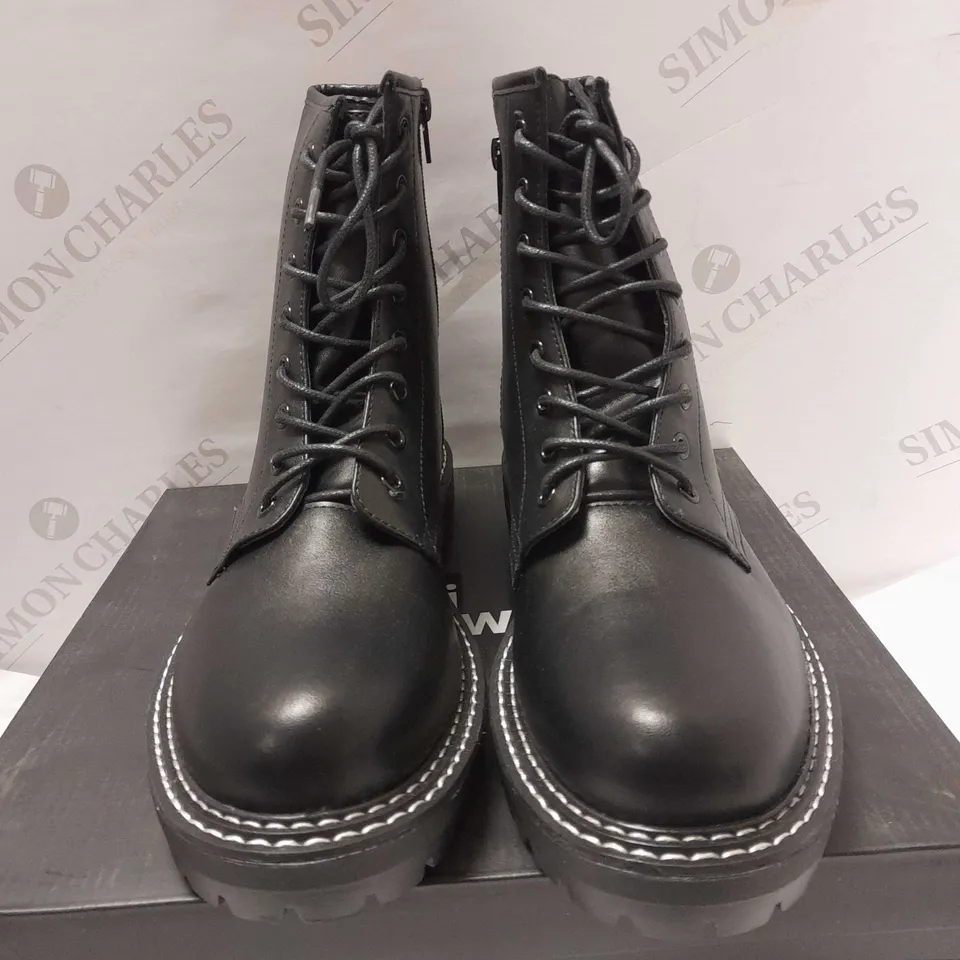 KOI HERSEL CLASSIC MILITARY BLACK PU BOOTS - SIZE 8