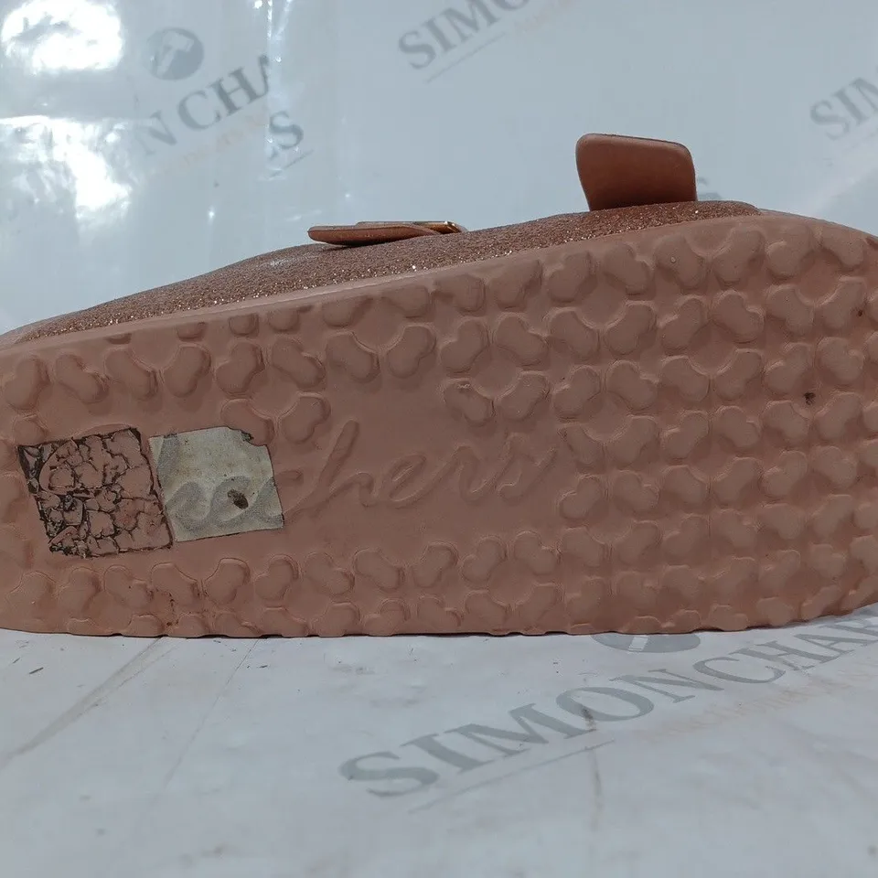 PAIR OF SKECHERS OPEN TOE SANDALS IN ROSE GOLD COLOUR SIZE 5