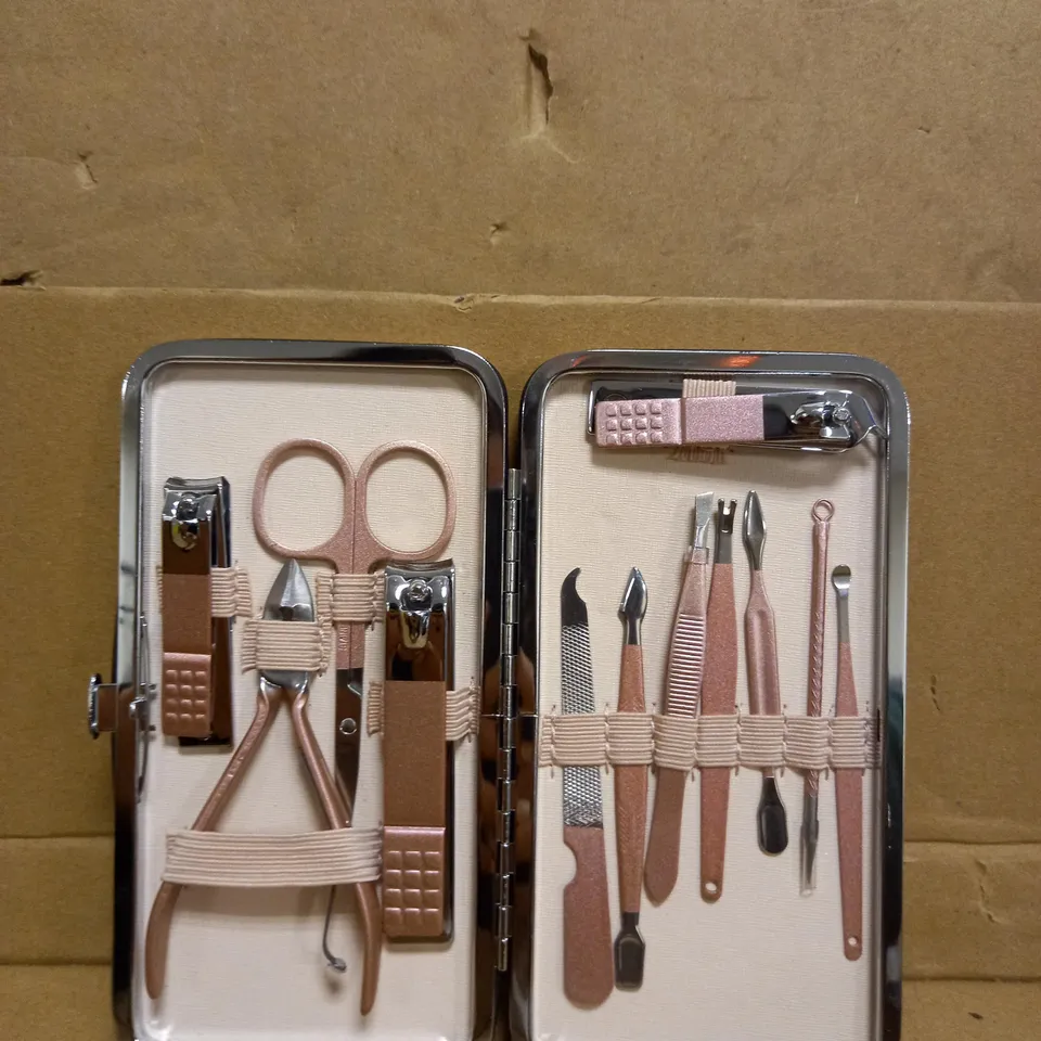 MANICURE SET & NAIL CLIPPER SET