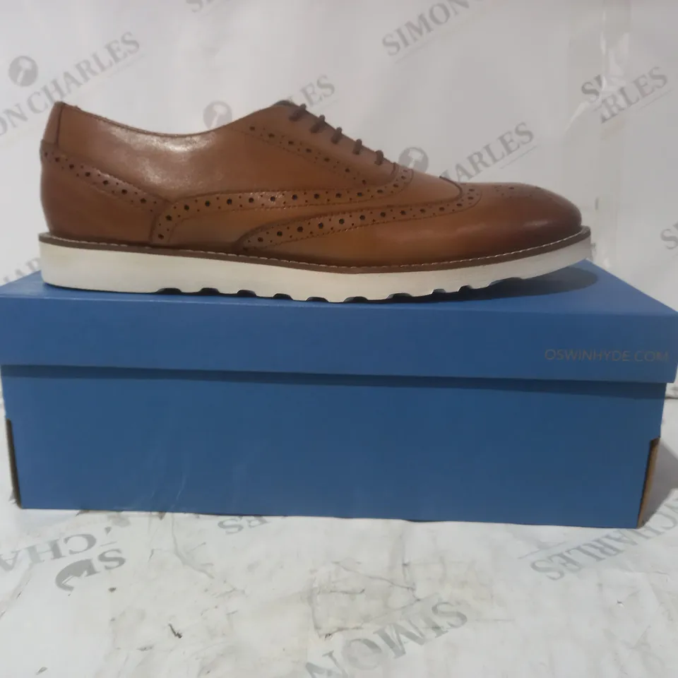 BOXED PAIR OF OSWIN HYDE LONDON SHOES IN TAN UK SIZE 9