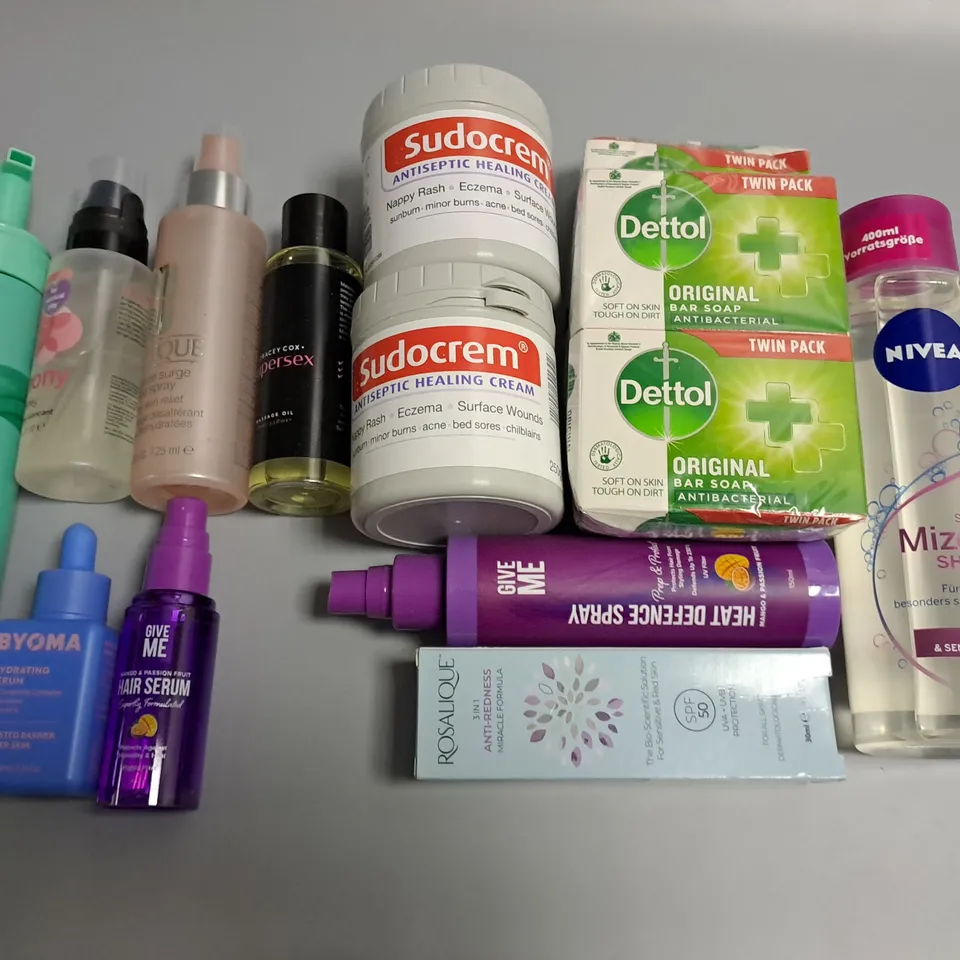 LOT OF ASSORTED HEALTH AND BEAUTY ITEMS TO INCLUDE SUDOCREM, NIVEA SHAMPOO AND GIVE ME HAIR SERUM