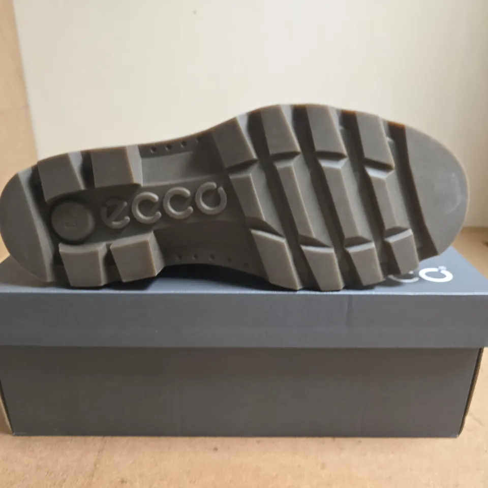 BOXED PAIR OF ECCO GRAINER M AMBER LEATHER CHELSEA BOOT, UK 9-9.5 