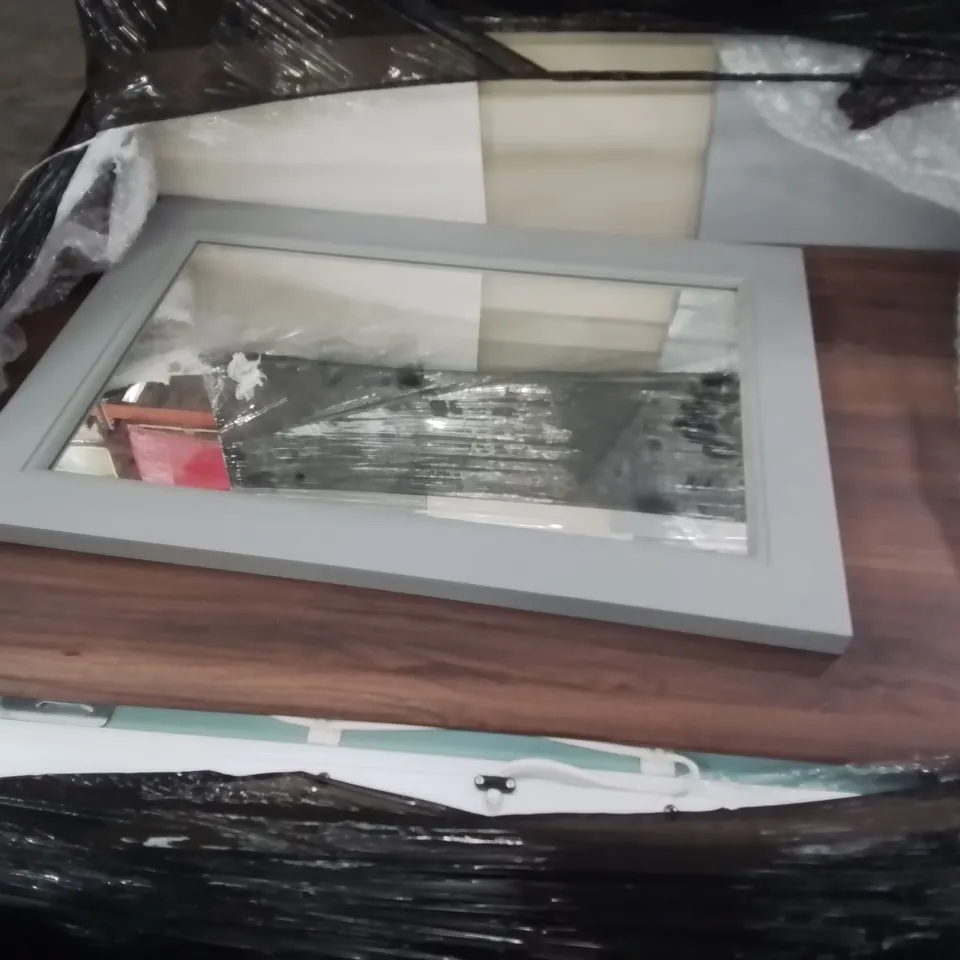 PALLET OF ASSORTED BATHROOM CABINETS AND FITTINGS INCLUDES WALL MIRROR
