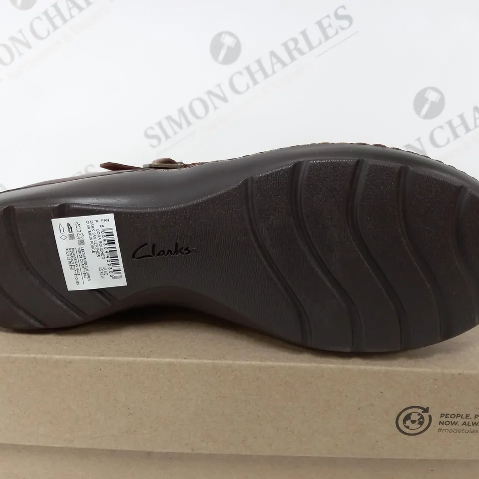 BOXED CLARKS CORA ROUCHED IN DARK TAN LEA - UK 6