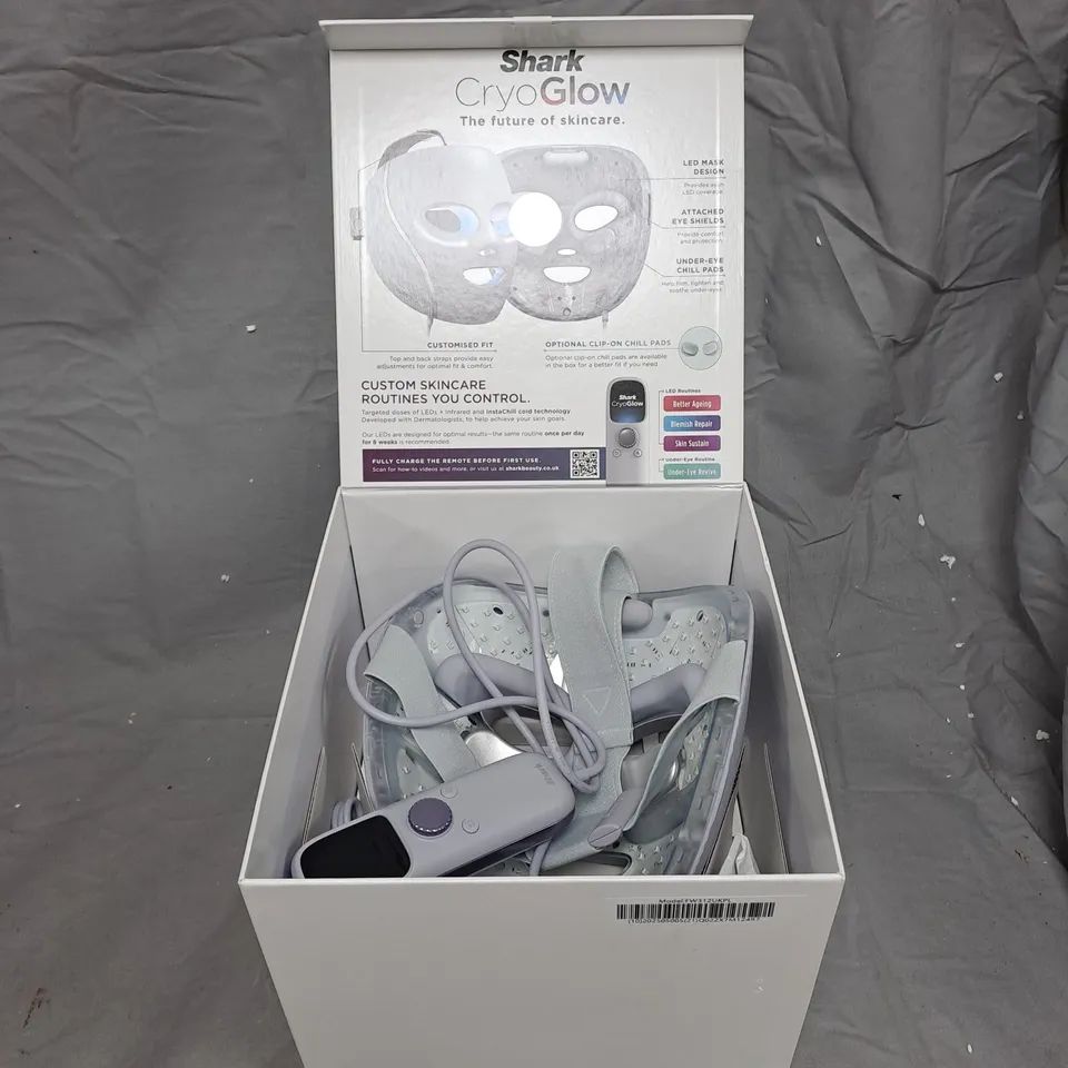 SHARK CRYOGLOW LED MASK WITH CHARGING STAND
