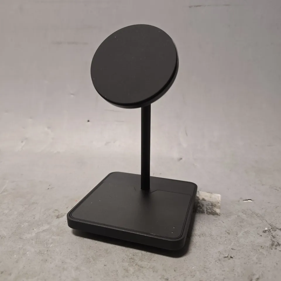 BOXED MOUS BLACK QI 2 CHARGING STAND 