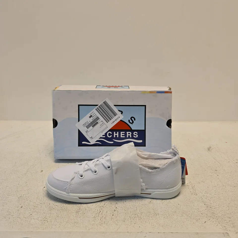 Skechers White Trainers – UK 6 (EU 39)