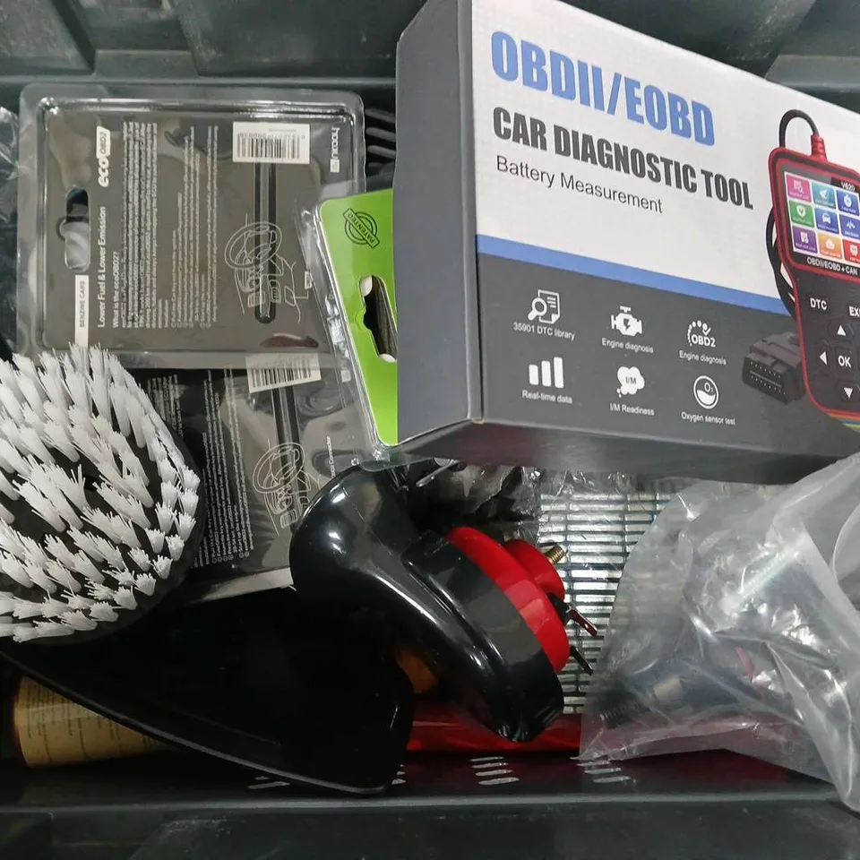 APPROXIMATELY 12 ASSORTED VEHICLE PARTS & ACCESSORIES TO INCLUDE CAR DIAGNOSTIC TOOL, WING MIRROR, ECO OBD2 ECONOMY CHIP TUNING BOX, ETC