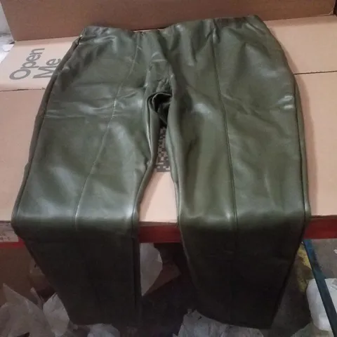 BOX CONTAINING APPROXIMATELY 13 BRAND NEW JD WILLIAMS CARK OLIVE PU LEGGINGS - SIZE 28