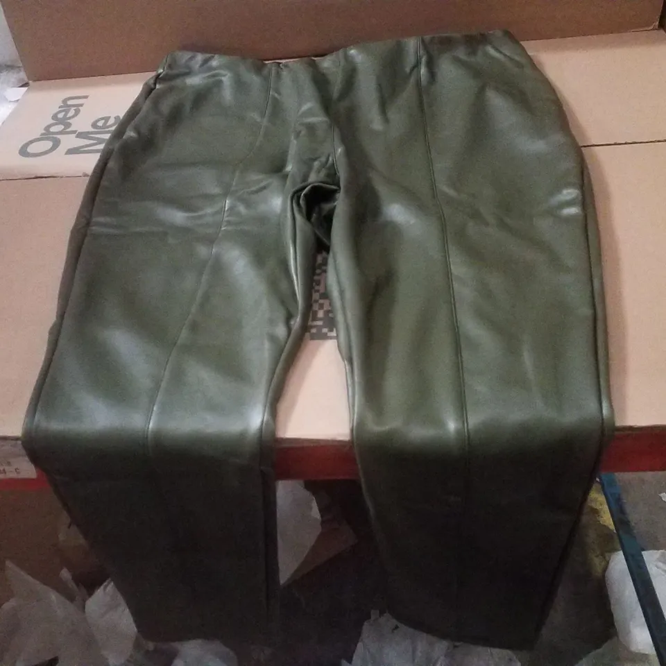 BOX CONTAINING APPROXIMATELY 13 BRAND NEW JD WILLIAMS CARK OLIVE PU LEGGINGS - SIZE 28