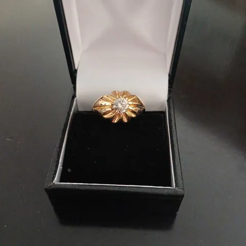 18CT YELLOW GOLD GENTS RING SET WITH A NATURAL DIAMOND