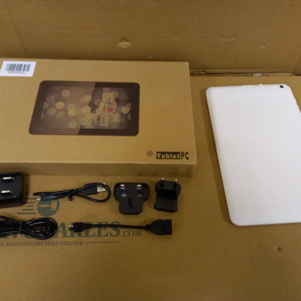 WHITE TOUCH SCREEN TABLET - BOXED WITH ACCESSORIES 