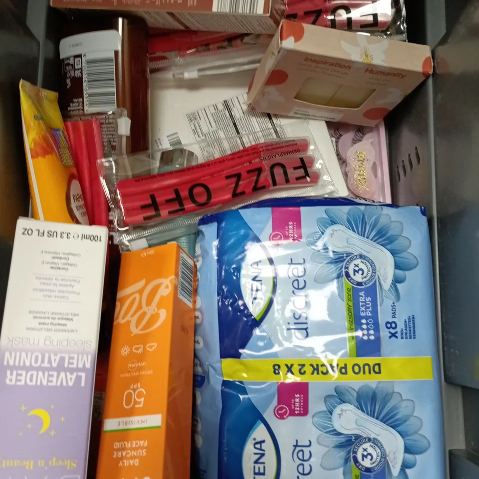 APPROXIMATEY 20 ASSORTED HEALTH AND BEAUTY PRODUCTS TO INCLUDE - COLGATE TOTAL TOOTHPASTE - OSIRIS RECOVERY OIL AND EVELINE MAGIC SUN MOISTURISING CREAM