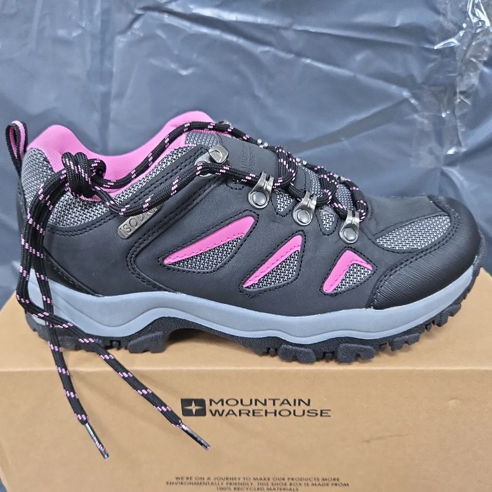BOXED PAIR OF MOUNTAIN WAREHOUSE ADVENTURER WOMENS WATERPROOF WALKING SHOES IN BLACK/PINK - UK 5