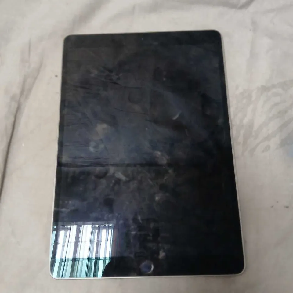 APPLE IPAD PRO 1ST GEN TABLET – SILVER
