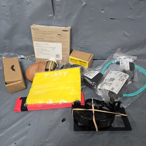 APPROXIMATELY 15 ASSORTED HOUSEHOLD ITEMS TO INCLUDE COASTER, SLIDE RAIL, TOOL PARTS, ETC