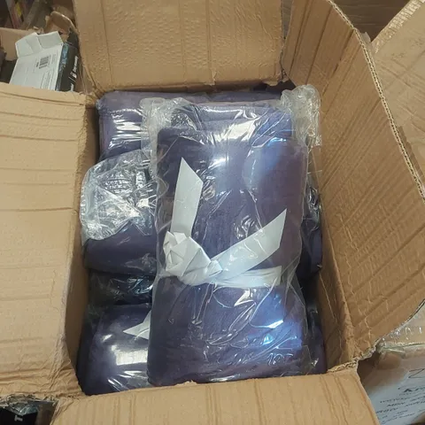 BOX OF APPROXIMATELY 12x KEPLIN FLANNEL THROWS