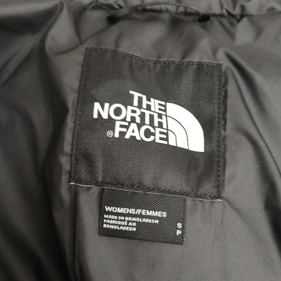 THE NORTH FACE WOMENS PADDED COAT IN PINK/BLACK - S/P
