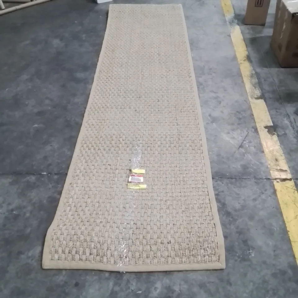 QUALITY DESIGNER AREA RUG - APPROXIMATELY 293X75