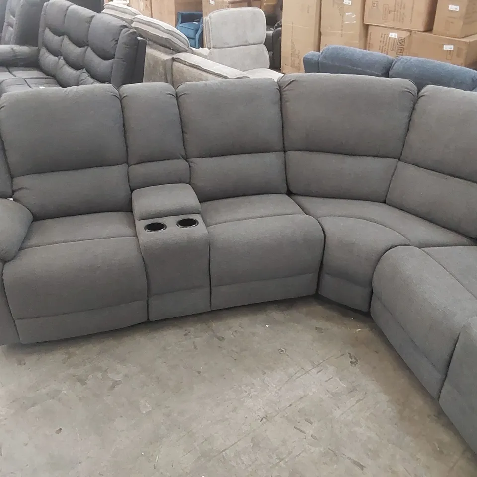 QUALITY DESIGNER FABRIC UPHOLSTERED MANUAL RECLINER CORNER SOFA WITH CUPHOLDERS AND ARMRESTS 