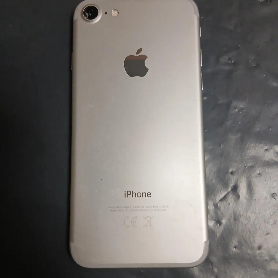 APPLE IPHONE 7 4.7-INCH - SILVER (CRACKED FRONT SCREEN)