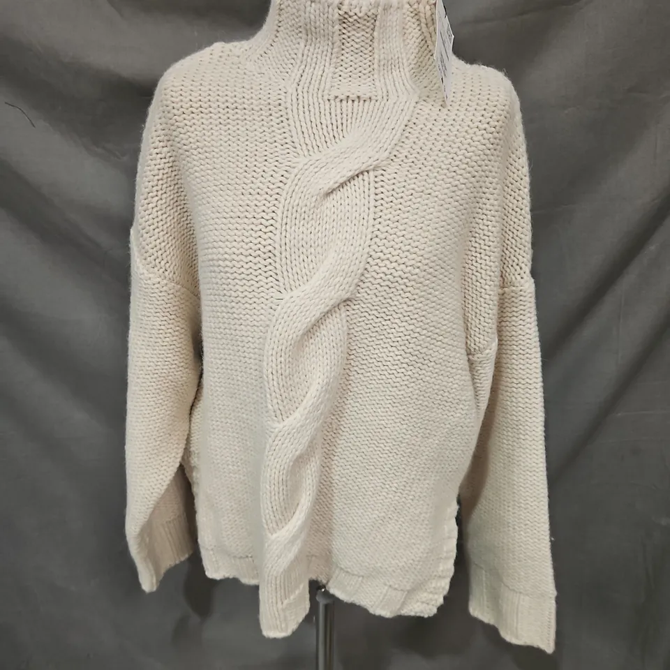 ZARA CHUNKY KNIT SWEATHER IN BEIGE SIZE L