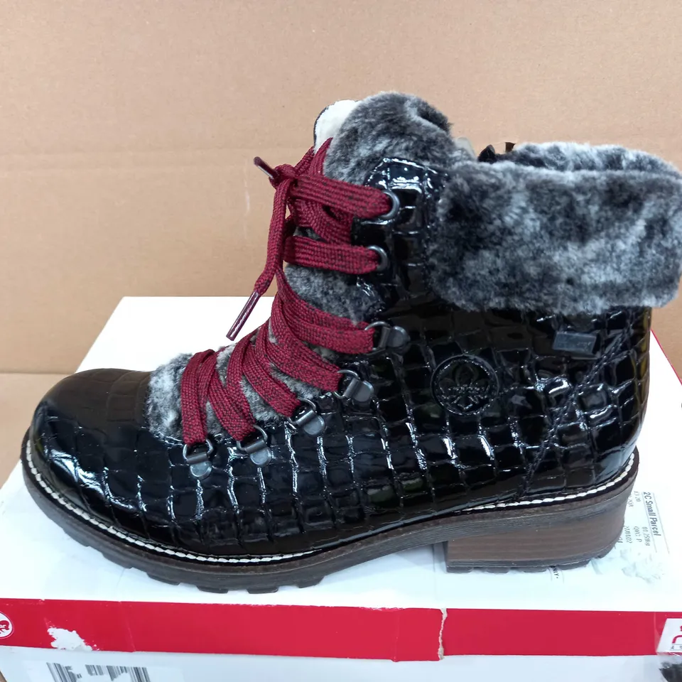 RIEKER HIKING BOOT BLACK CROC SIZE 6.5